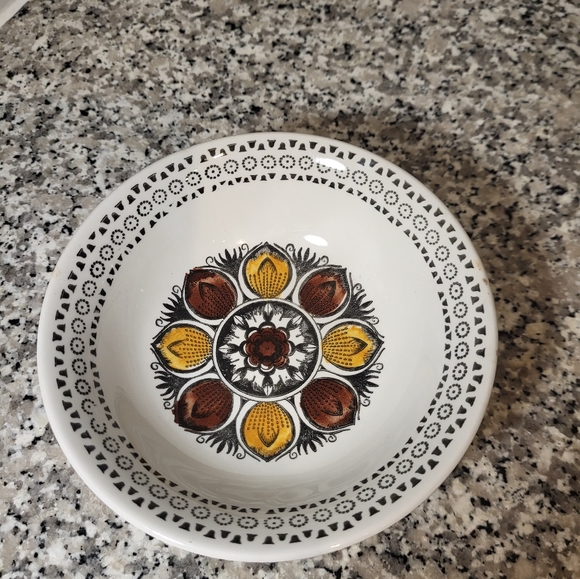 Set of 3 Kathie Winkle OCTOBER bowls - Picture 1 of 4